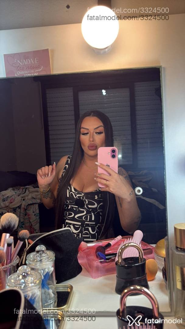 Acompanhante mulher com cabelo castanho de olhos mel - Morena