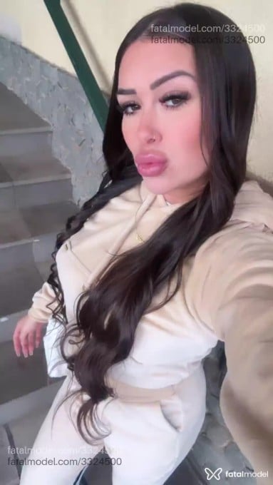 Acompanhante mulher com cabelo castanho de olhos mel - Morena