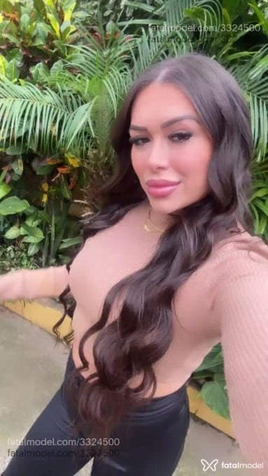 Acompanhante mulher com cabelo castanho de olhos mel - Morena