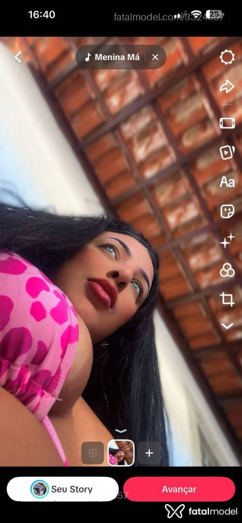 Acompanhante mulher com cabelo castanho de olhos castanhos - ágatha Estrela