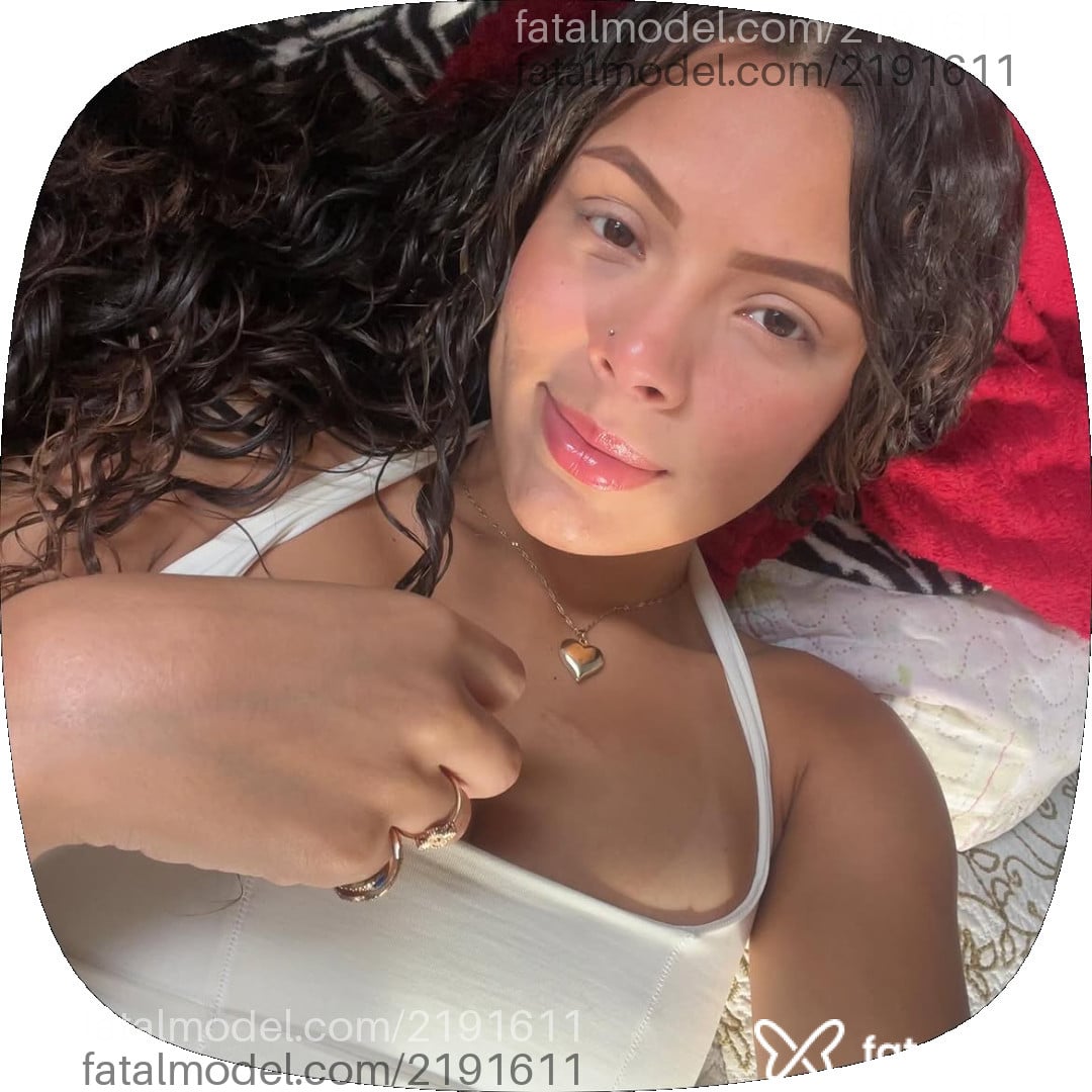 Acompanhante mulher com cabelo castanho de olhos castanhos - Agatha Mello