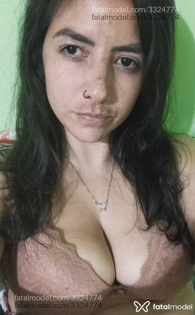 Acompanhante mulher com cabelo castanho de olhos castanhos - Beatris