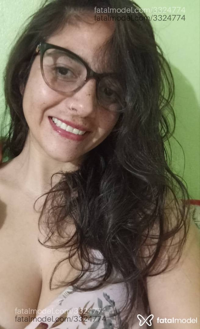 Acompanhante mulher com cabelo castanho de olhos castanhos - Beah