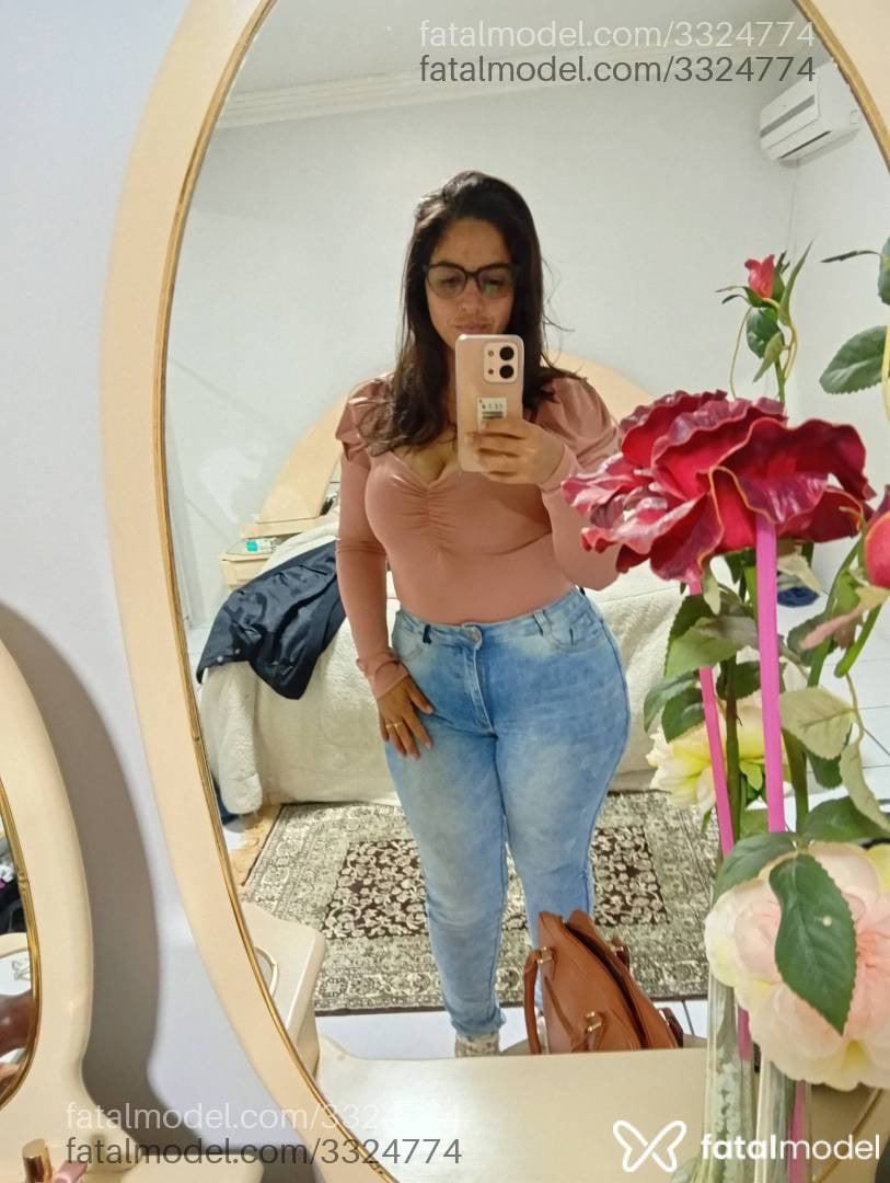 Acompanhante mulher com cabelo castanho de olhos castanhos - Beatris