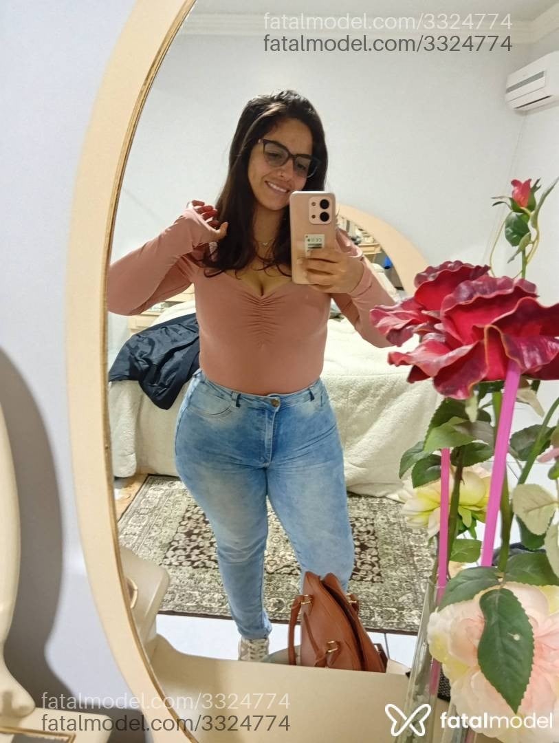 Acompanhante mulher com cabelo castanho de olhos castanhos - Beatris