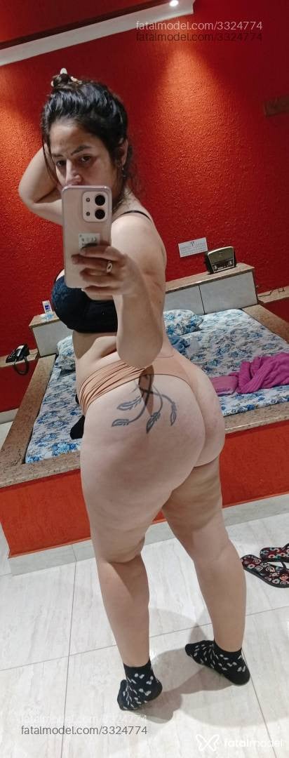 Acompanhante mulher com cabelo castanho de olhos castanhos - Beah