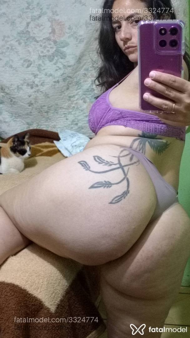 Acompanhante mulher com cabelo castanho de olhos castanhos - Beatris