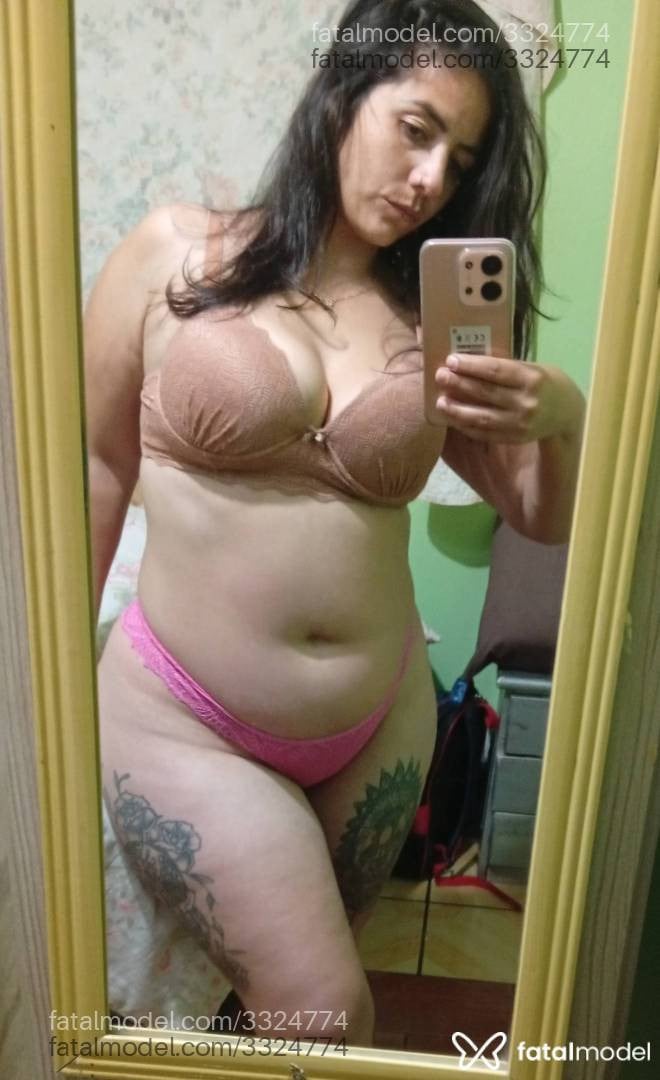 Acompanhante mulher com cabelo castanho de olhos castanhos - Beatris
