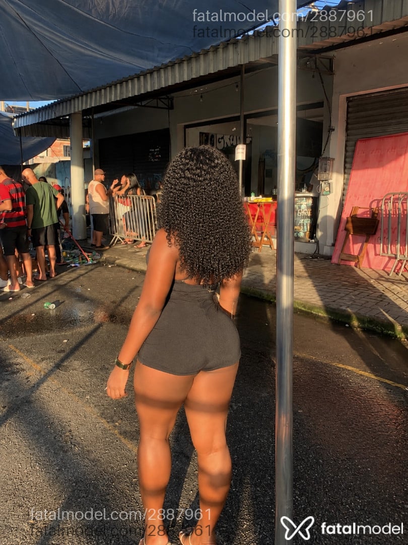 Acompanhante mulher morena (o) de olhos pretos - Bianca