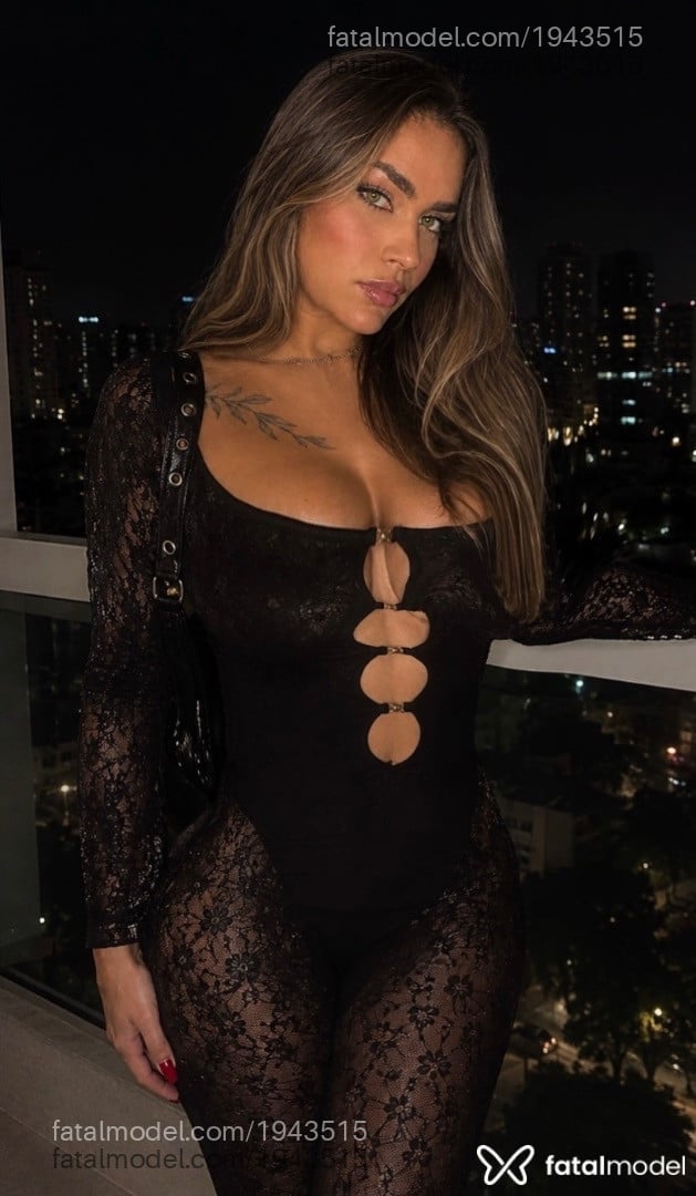 Acompanhante mulher trans loira (o) de olhos verdes - Mari Becker
