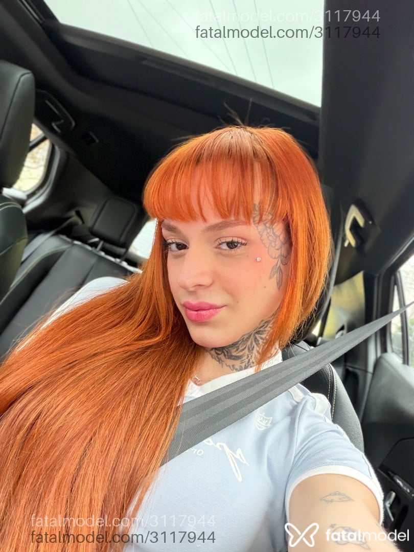 Acompanhante mulher trans loira (o) de olhos mel - Stella Raven