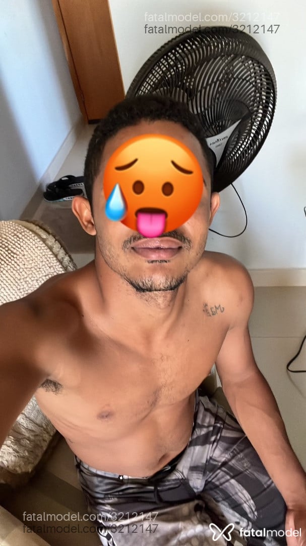 Acompanhante homem morena (o) de olhos castanhos - Lippe