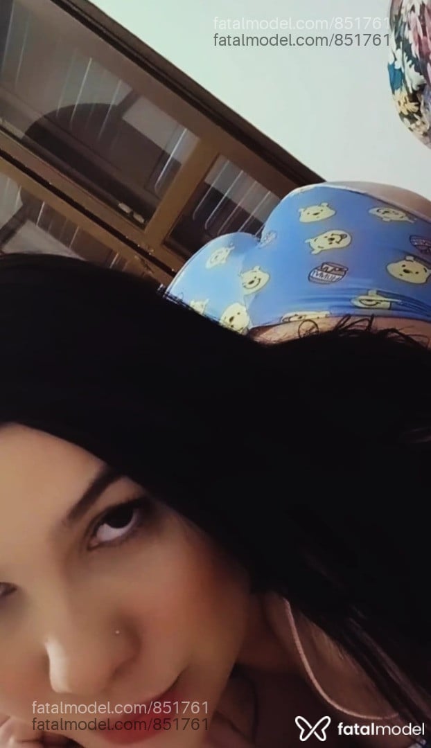 Acompanhante mulher morena (o) de olhos pretos - ROBERTINHA