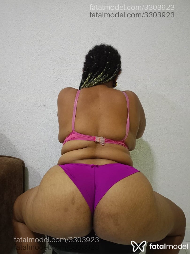 Acompanhante mulher com cabelo castanho de olhos pretos - Mirian