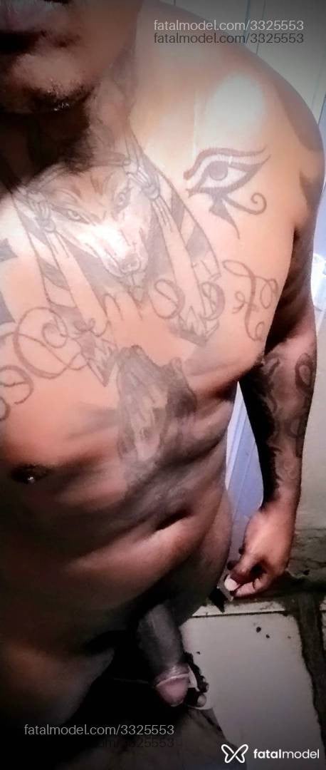 Acompanhante homem morena (o) de olhos castanhos em Porto Alegre - Preto