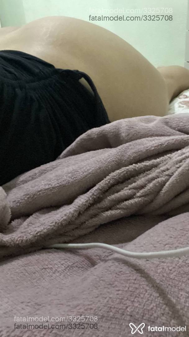 Acompanhante mulher com cabelo castanho de olhos pretos - Luisa