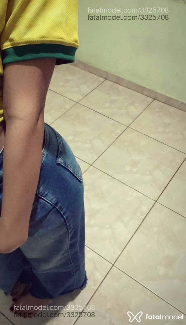 Acompanhante mulher com cabelo castanho de olhos pretos - Luisa