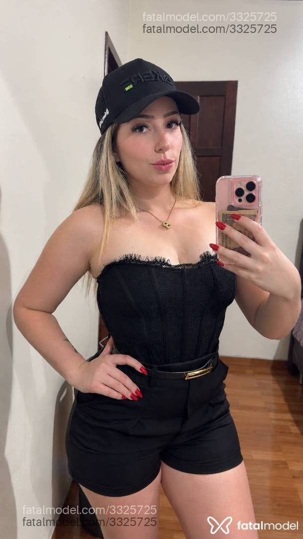 Acompanhante mulher loira (o) de olhos castanhos - Gabi