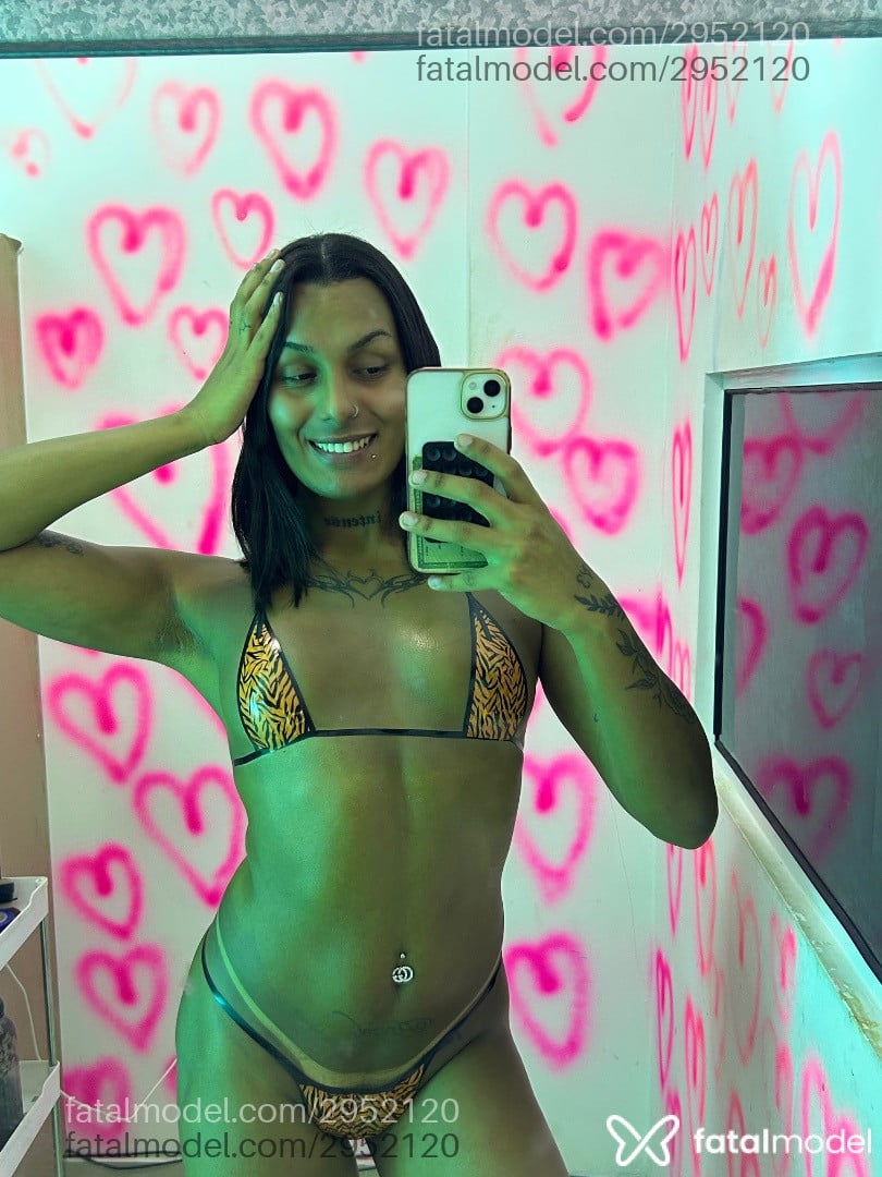 Acompanhante mulher trans morena (o) de olhos pretos - Joyzinha Acompanhante mulher trans morena (o) de olhos pretos - Joyzinha