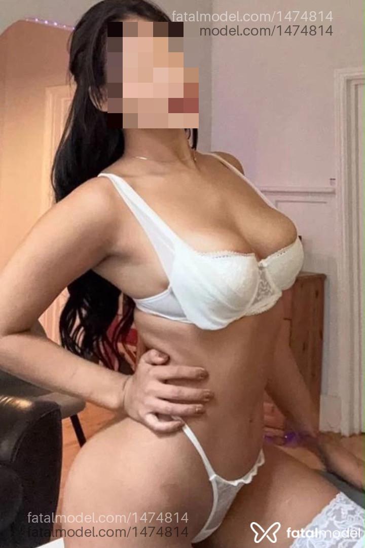 Acompanhante mulher com cabelo castanho de olhos castanhos - Melissa mel