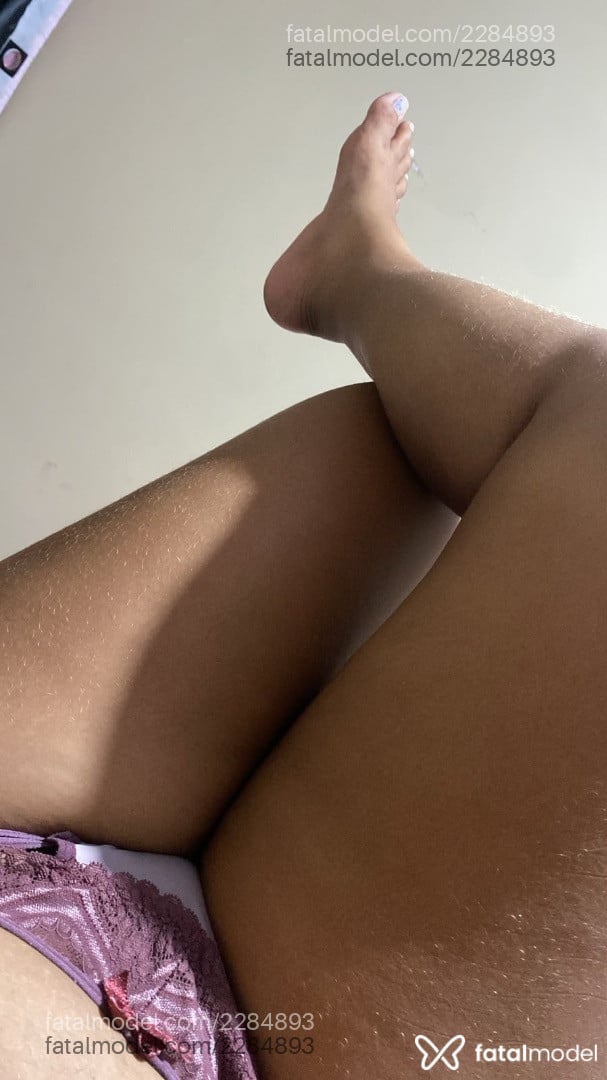 Acompanhante mulher com cabelo castanho de olhos castanhos - Juuuuh