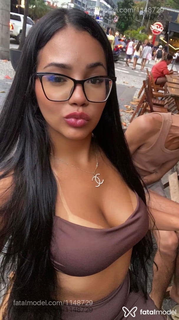 Acompanhante mulher morena (o) de olhos castanhos - Analia