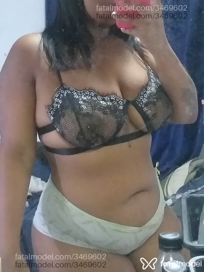 Acompanhante mulher com cabelo castanho de olhos pretos - Cacau