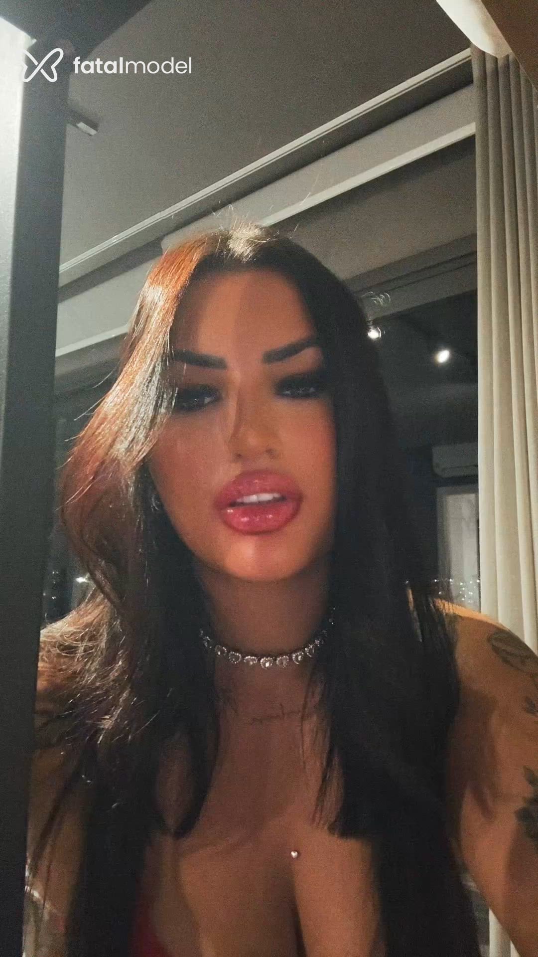 Acompanhante mulher morena (o) de olhos mel - Raissa Barbosa