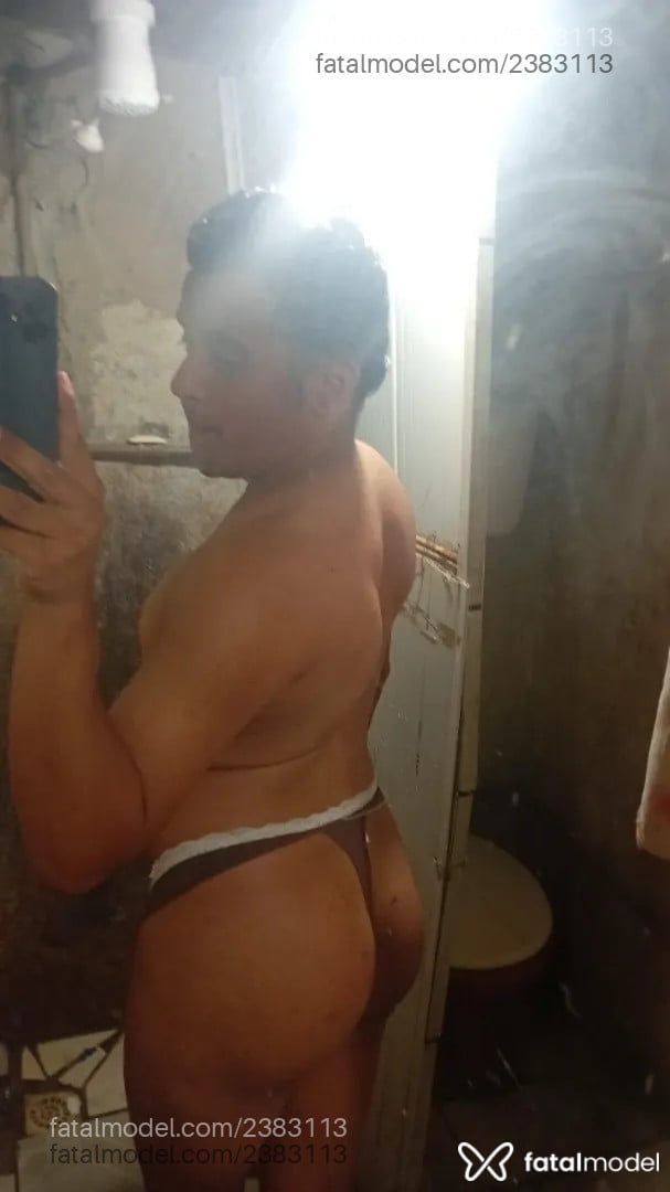 Acompanhante mulher trans com cabelo castanho de olhos castanhos - Izabella Cassales