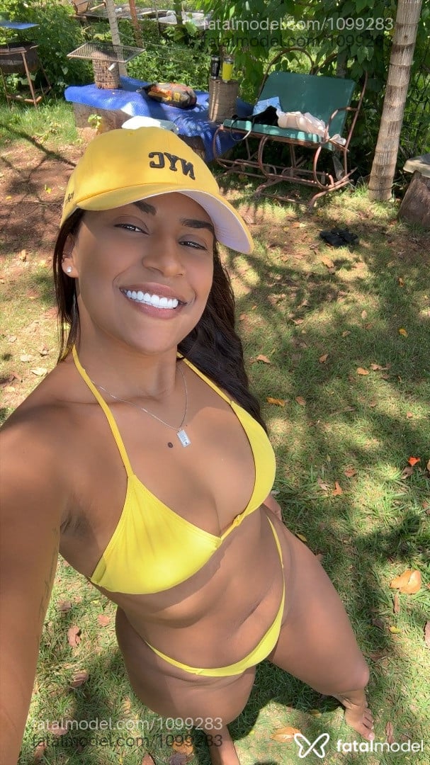 Acompanhante mulher morena (o) de olhos pretos - Thais Lima