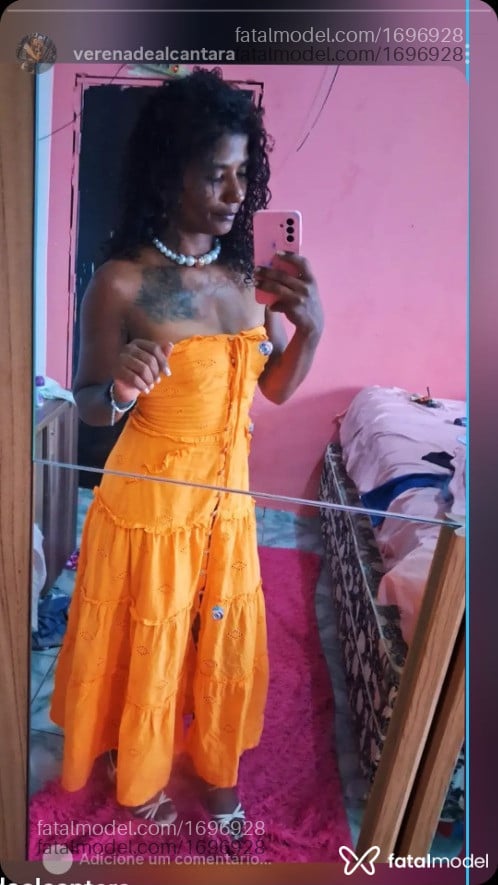 Acompanhante mulher com cabelo castanho de olhos castanhos - Lua