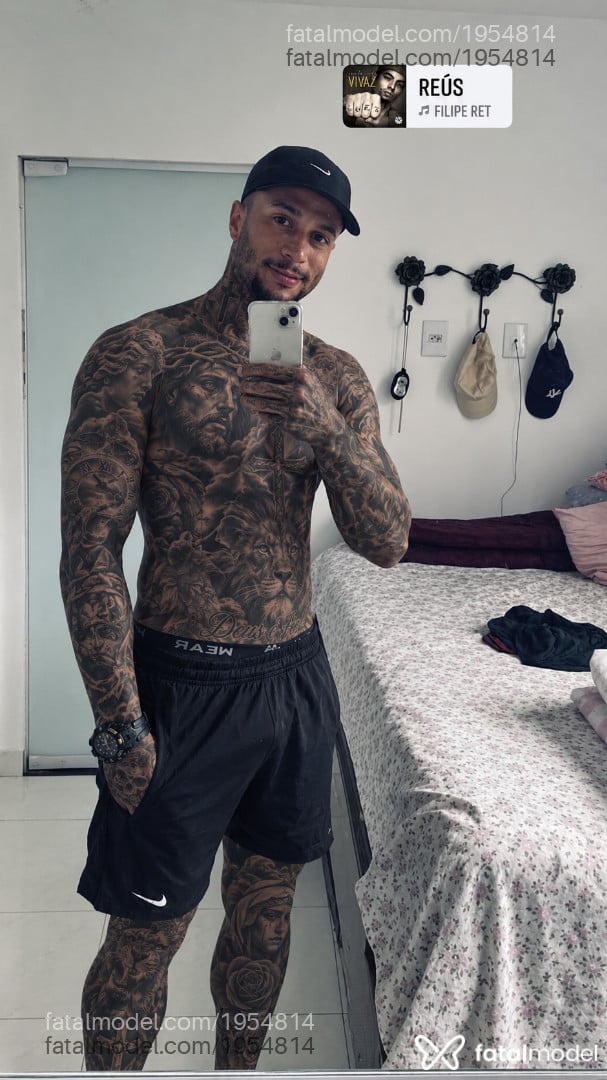 Acompanhante homem com cabelo castanho de olhos castanhos - derick Araújo