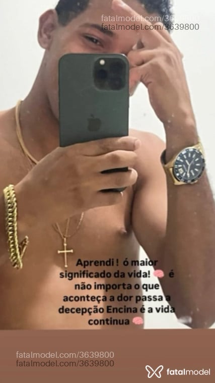 Acompanhante não-binário morena (o) de olhos pretos - Wilames