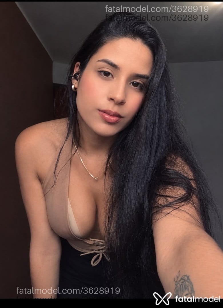 Acompanhante mulher morena (o) de olhos castanhos - Mia Fernandes