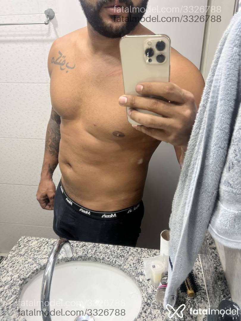 Acompanhante homem morena (o) de olhos castanhos - Junior