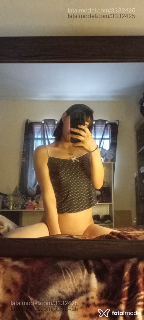 Acompanhante mulher trans morena (o) de olhos castanhos - Izzhy Vict