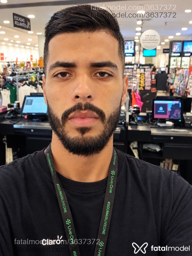 Acompanhante homem com cabelo castanho de olhos castanhos - Luiz Dib