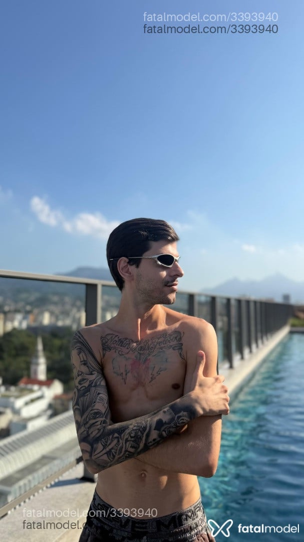 Acompanhante homem com cabelo castanho de olhos castanhos - Andreas Júnior