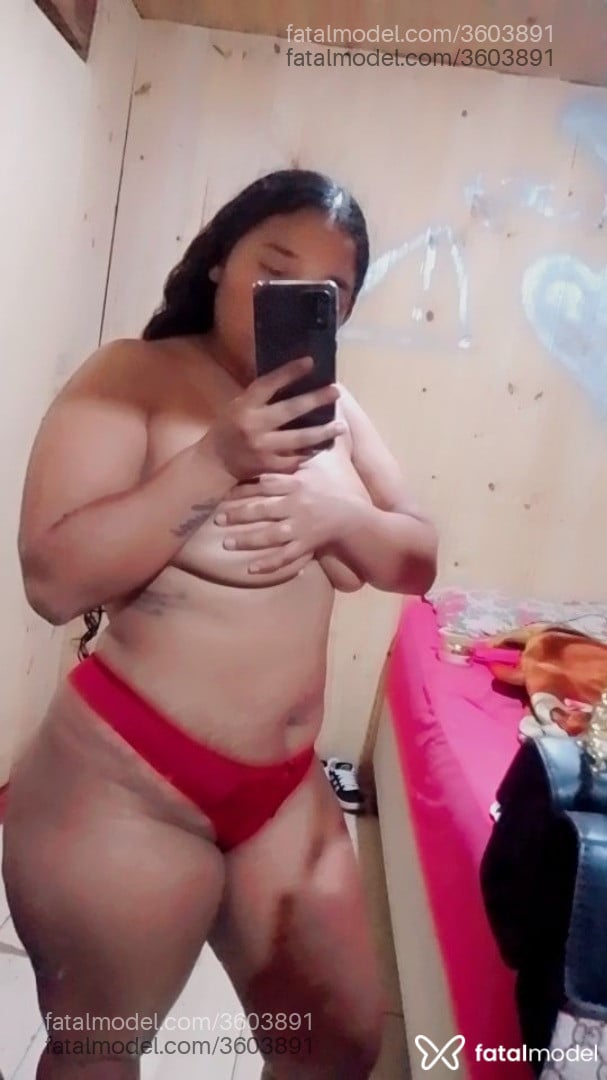 Acompanhante mulher com cabelo castanho de olhos pretos - Vitória