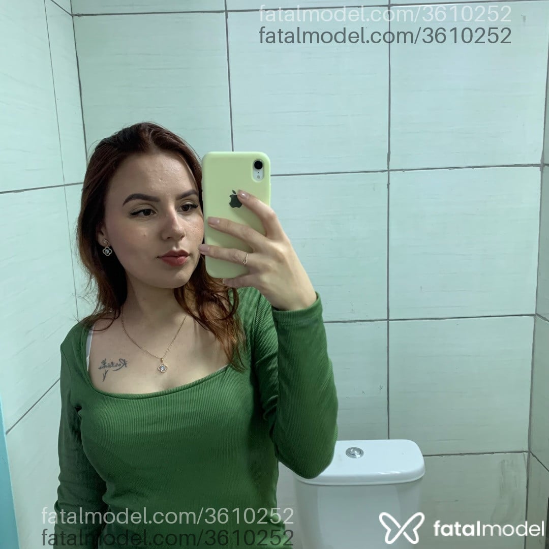 Acompanhante mulher ruiva (o) de olhos castanhos - Viviane