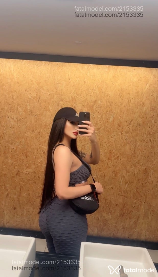 Acompanhante mulher trans morena (o) de olhos pretos - Isabella Duarte