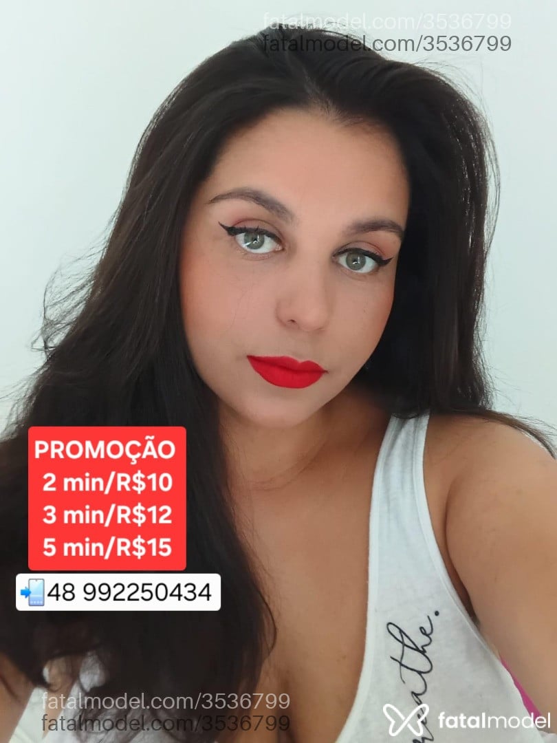 Acompanhante mulher morena (o) de olhos verdes - Jennifer