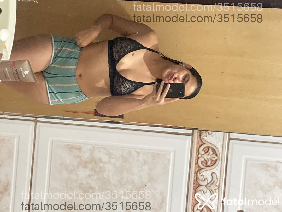 Acompanhante mulher com cabelo castanho de olhos pretos - Larissa
