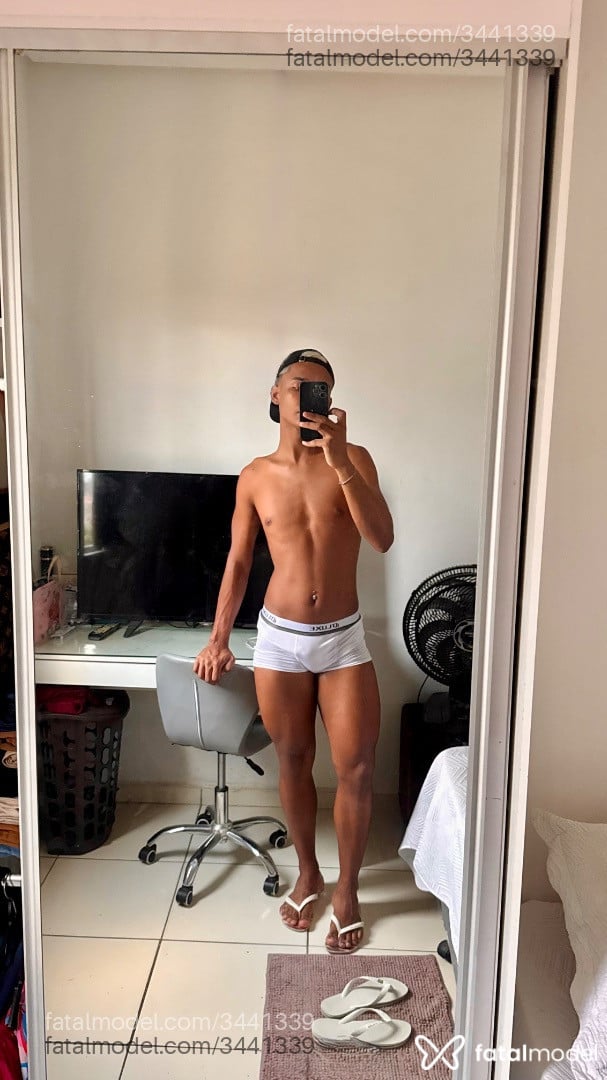 Acompanhante homem morena (o) de olhos pretos - Rodrigo
