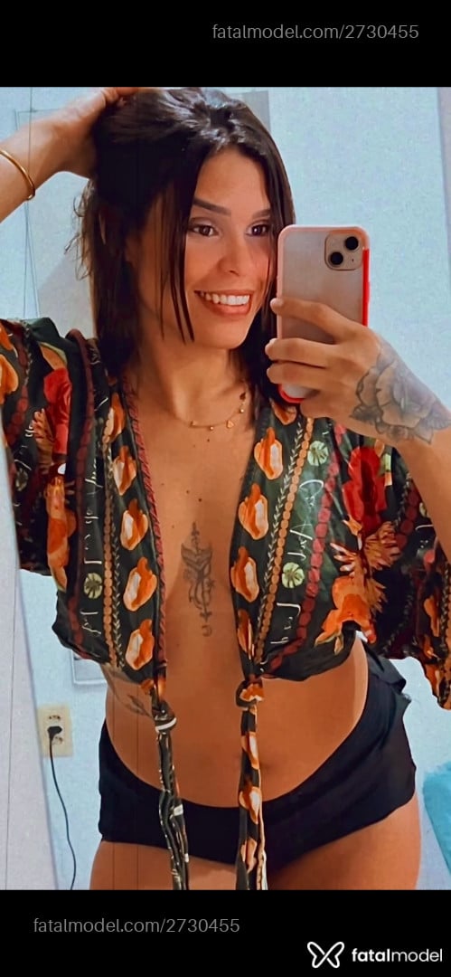 Acompanhante mulher com cabelo castanho de olhos castanhos - Airáa Santos