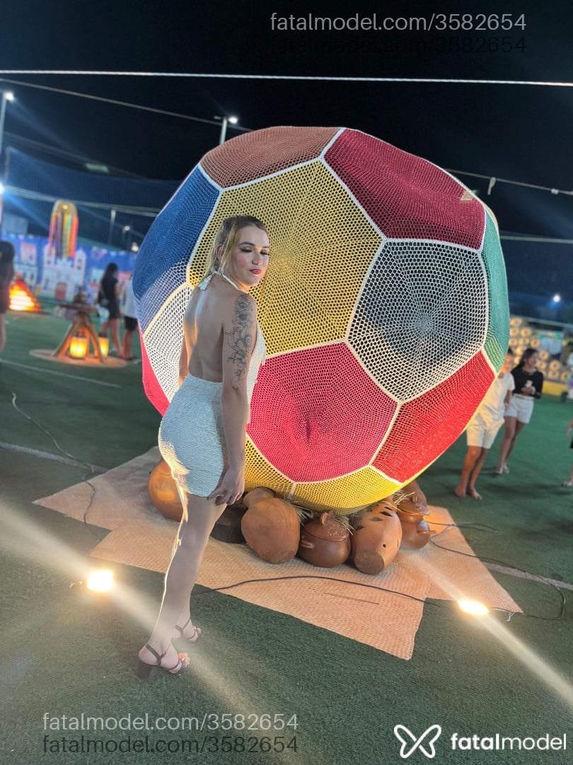 Acompanhante mulher trans loira (o) de olhos castanhos - Maria Dai