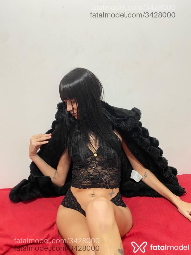Acompanhante mulher morena (o) de olhos castanhos - Liz Hellena