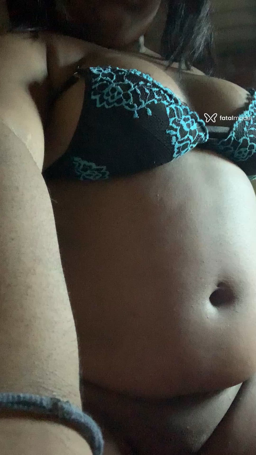 Acompanhante mulher morena (o) de olhos pretos - Novinhasexy