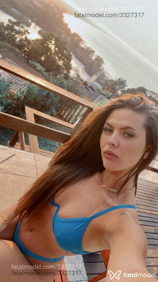 Acompanhante mulher loira (o) de olhos verdes - Yaasmin