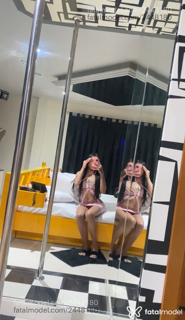 Acompanhante mulher trans morena (o) de olhos pretos - Lorrany
